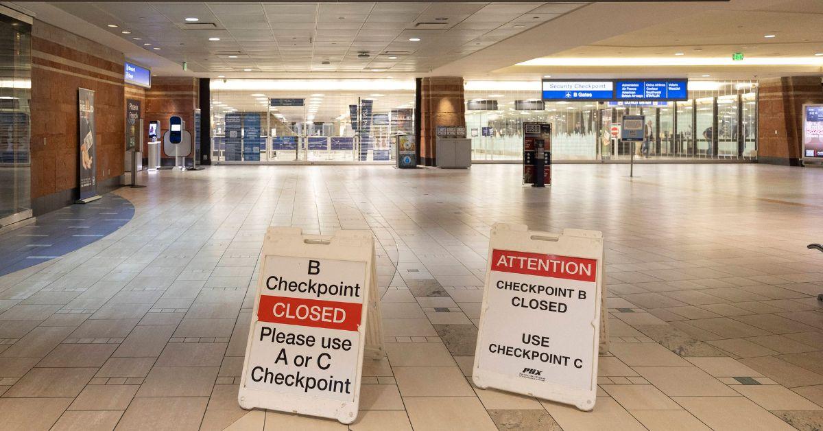 A sign notifying customers of closed checkpoints in the Phoenix airport. 