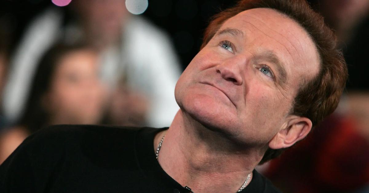 Robin Williams looking up toward the sky.