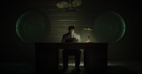 'Alan Wake 2' Alan Wake sitting a desk in front of a typewriter.