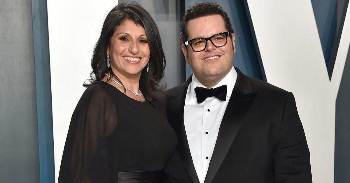 Josh Gad (R) and his wife Ida Darvish at the Vanity Fair Oscar Party 2020