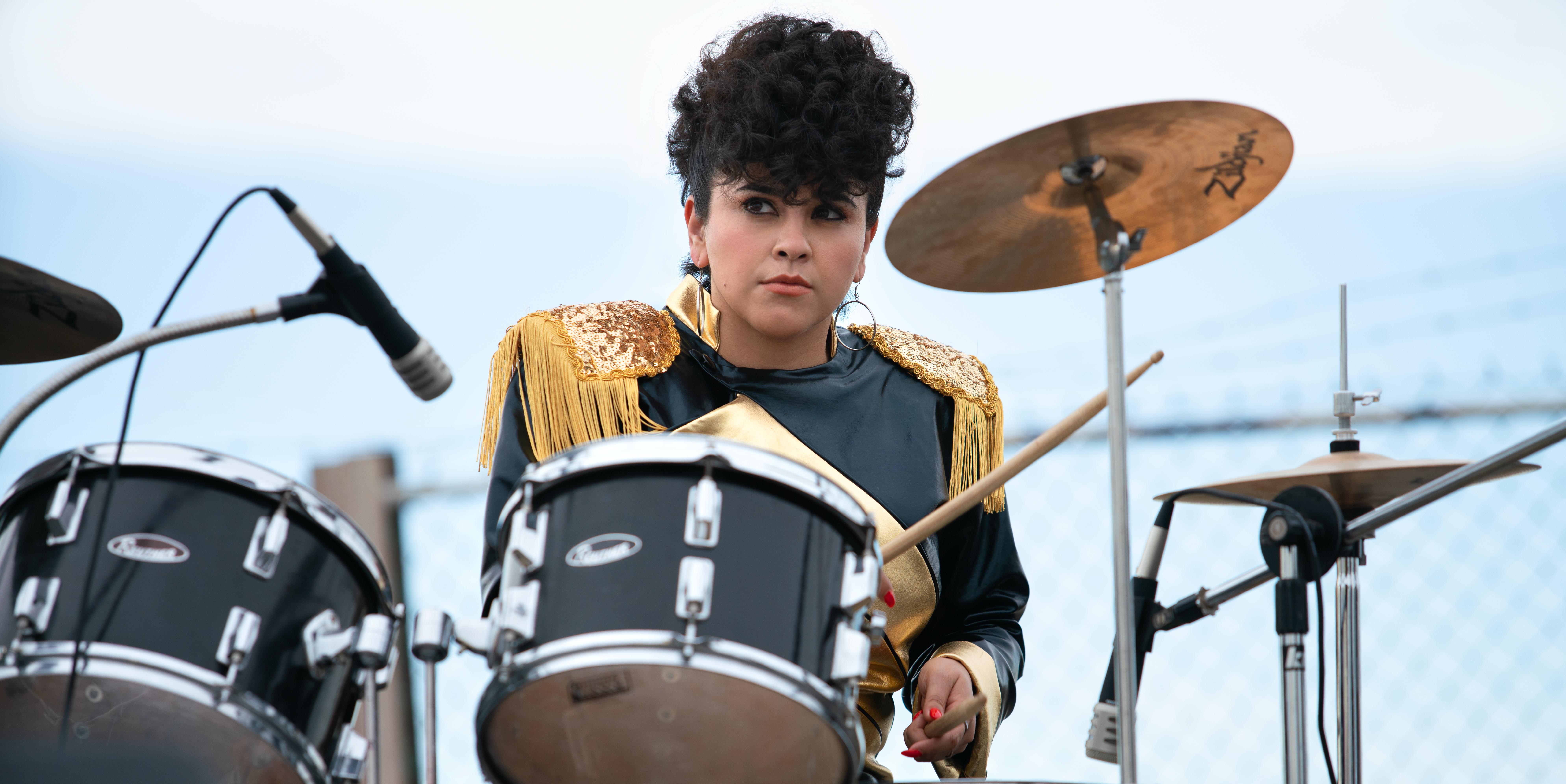 did noemi gonzalez really play the drums selena netflix