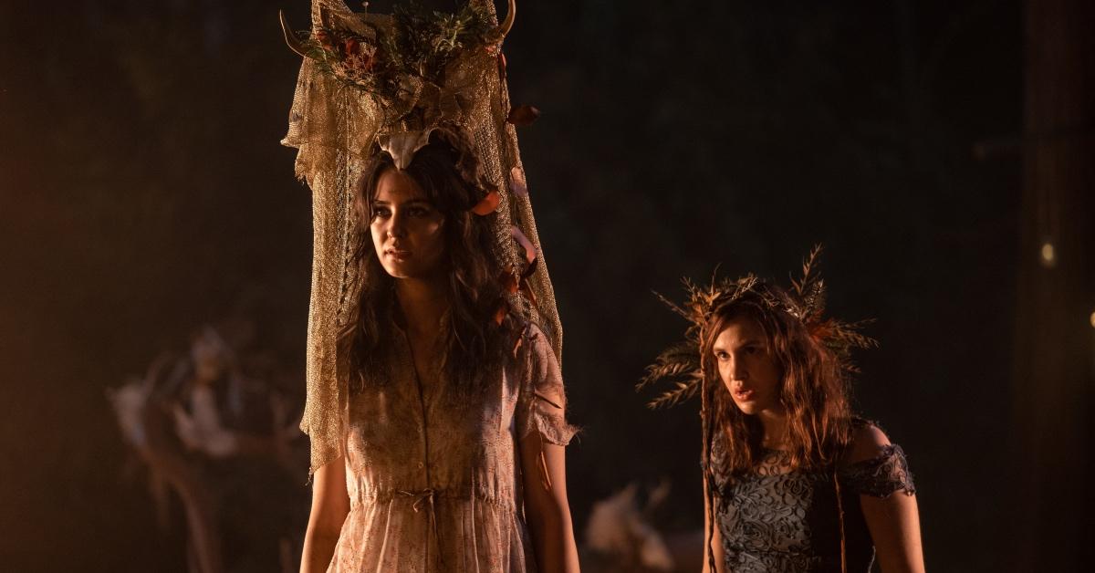 Lottie (Courtney Eaton) and Shauna (Sophie Nélisse) during "Doomcoming."