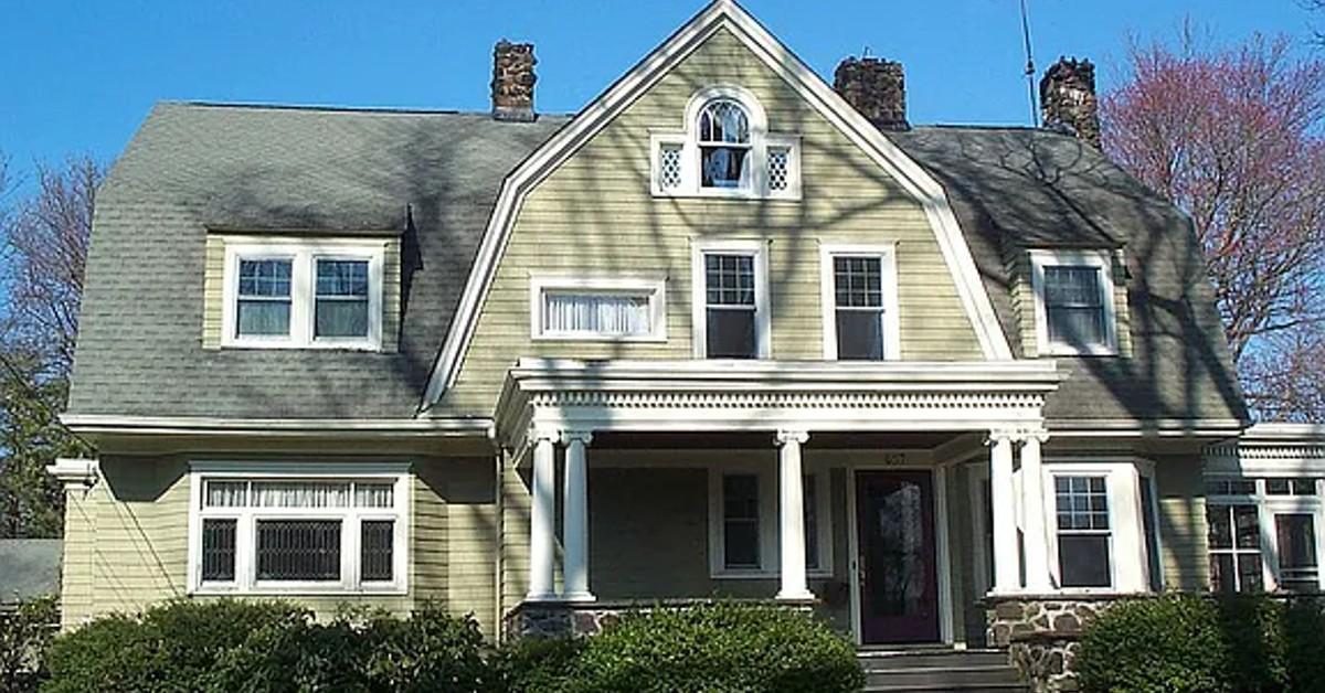 New Jersey Family Terrorized by 'The Watcher' Sells Home at a Loss