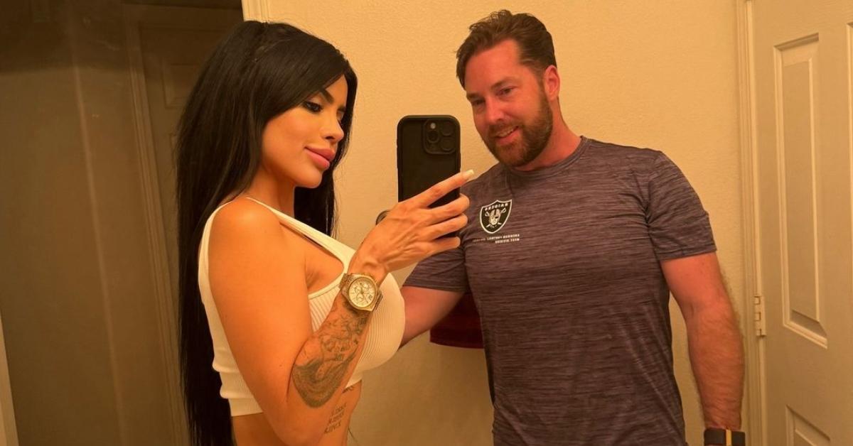 Larissa Santos Lima and her husband in the bathroom taking a mirror selfie