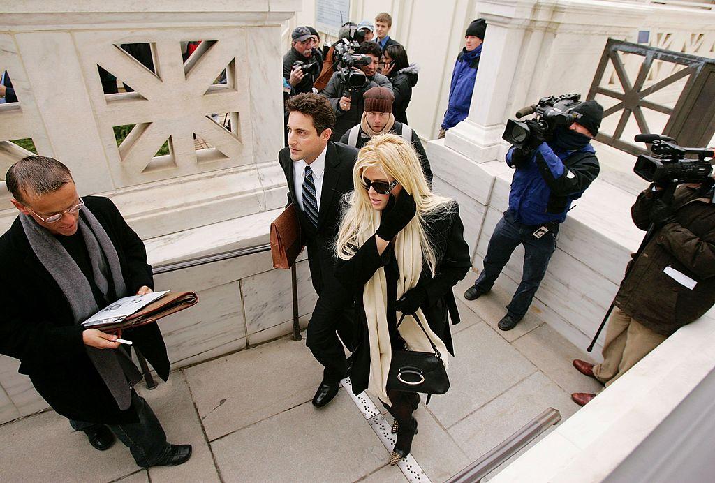 On February 28, 2006, Anna Nicole Smith and her attorney, Howard Stern, made their appearance at the U.S. Supreme Court in Washington, D.C. Both dressed in black attire, they arrived for their legal proceedings.