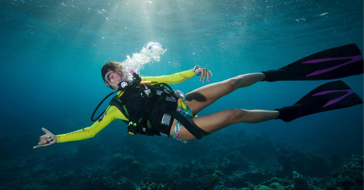 what happens if you sneeze underwater pool