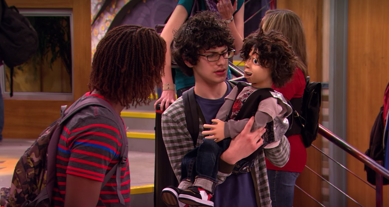 is robbie really a ventriloquist on victorious