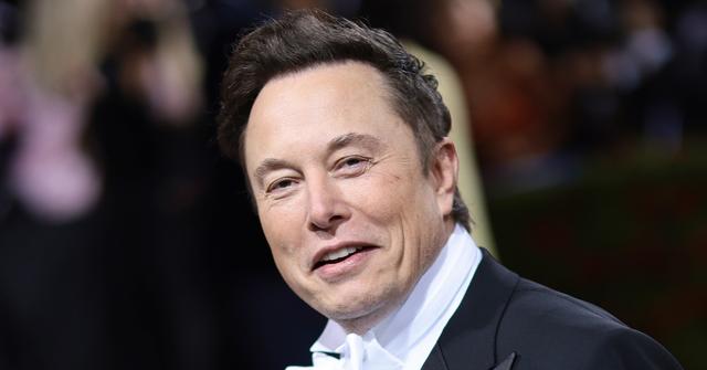 Elon Musk in a tuxedo at the 2022 Met Gala