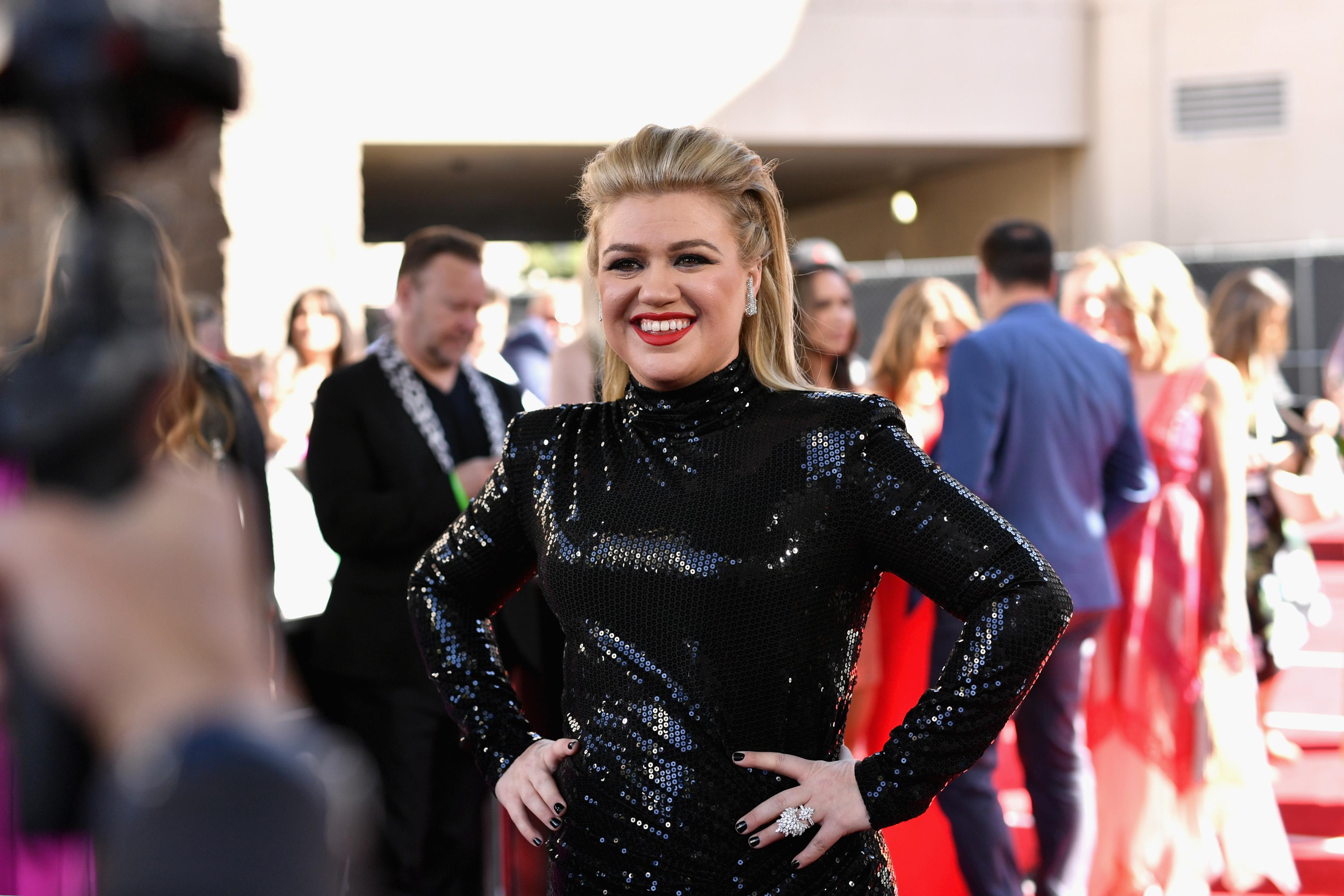 Get the Details on Kelly Clarkson’s Collaboration With Wayfair