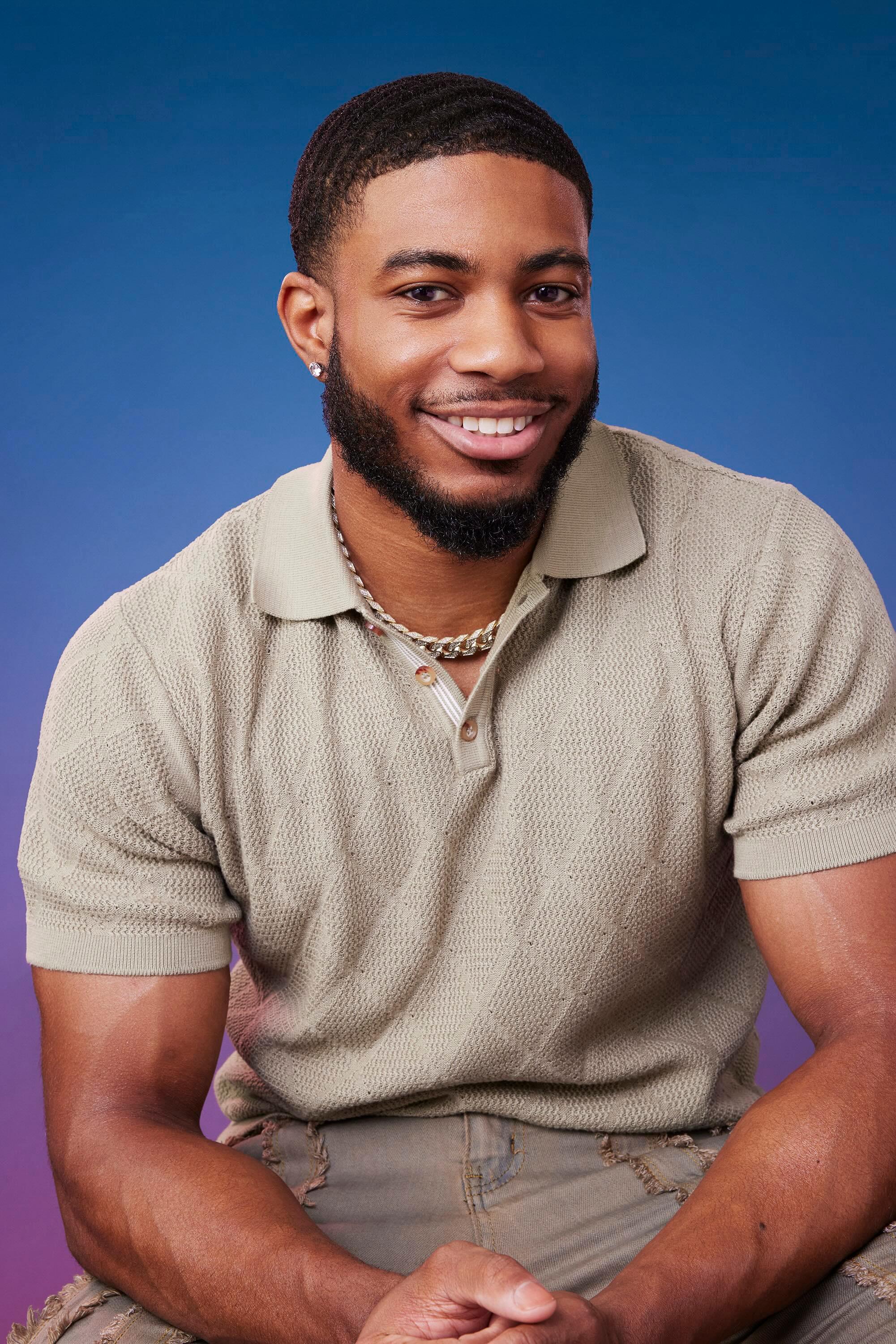 Moze poses in front of a blue-purple ombré background for his official 'The Bachelorette' Season 21 portrait.