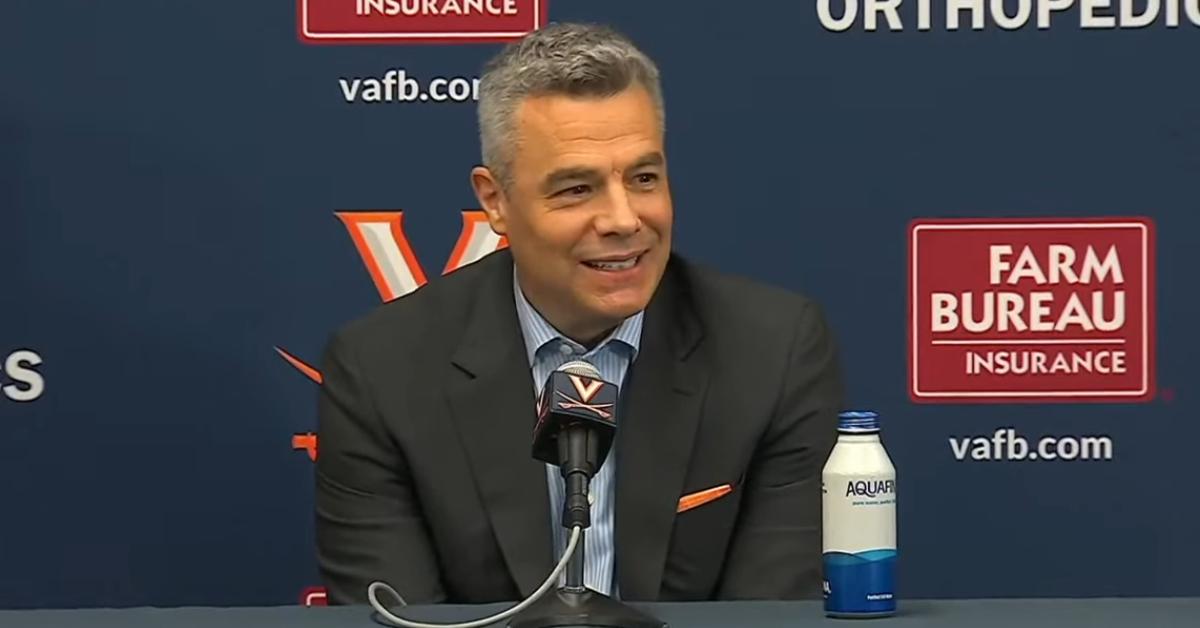 Coach Tony Bennett announces his retirement.