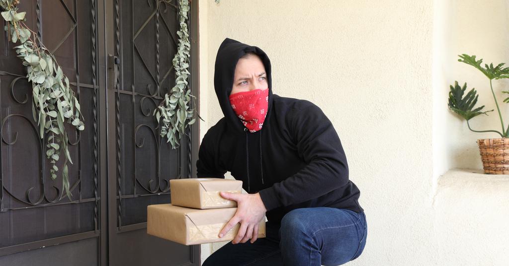 Getaway Driver Ditches Amazon Package Thief on Doorbell Camera