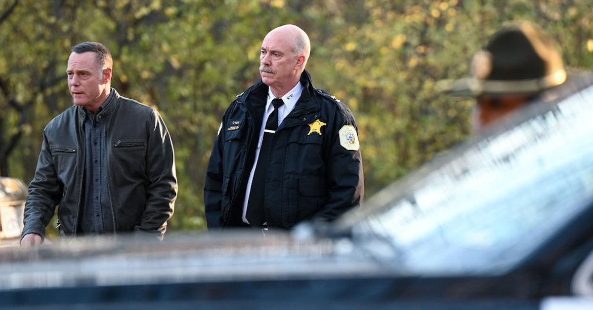 Jason Beghe as Hank Voight, Michael Gaston as Chief O'Neal in 'Chicago P.D.'