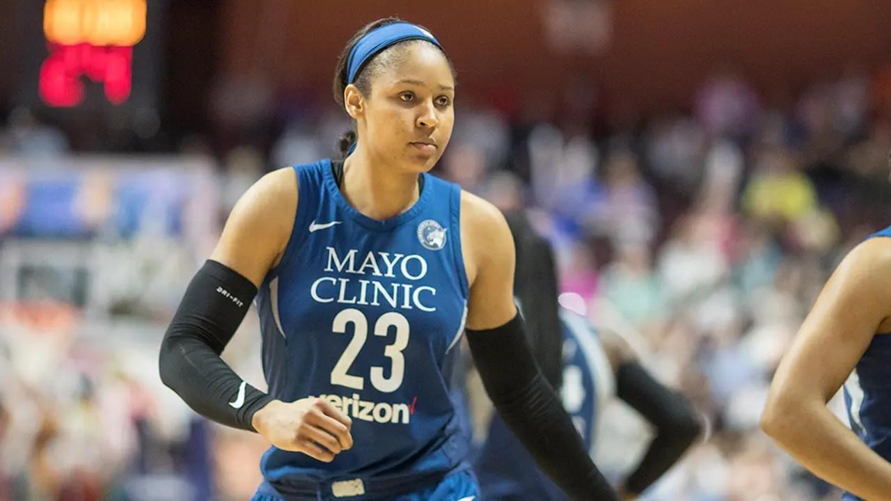 Maya Moore playing basketball in 2018