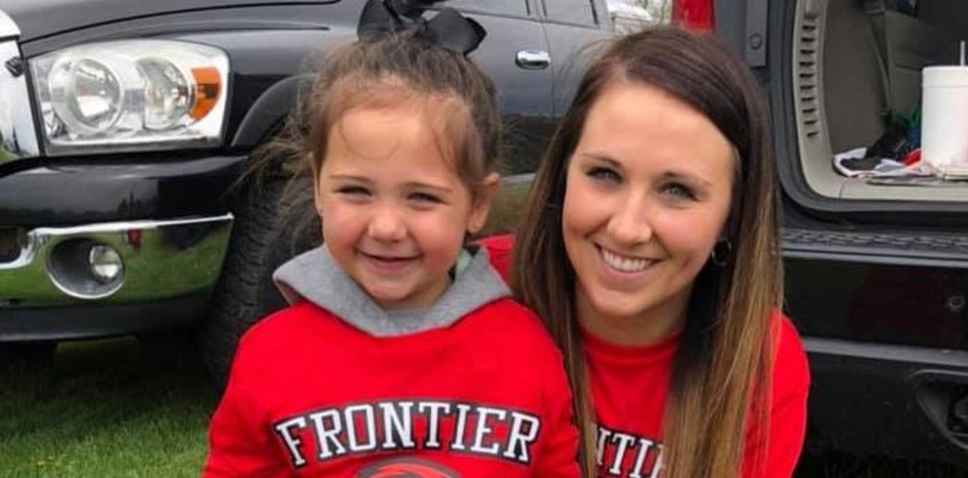 Ashley Summers poses with her daughter on April 27, 2019