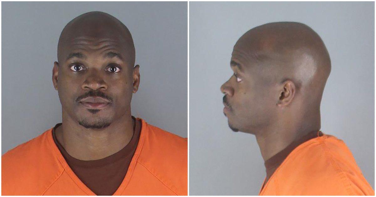 Adrian Peterson booked in jail for DWI in April 2025.