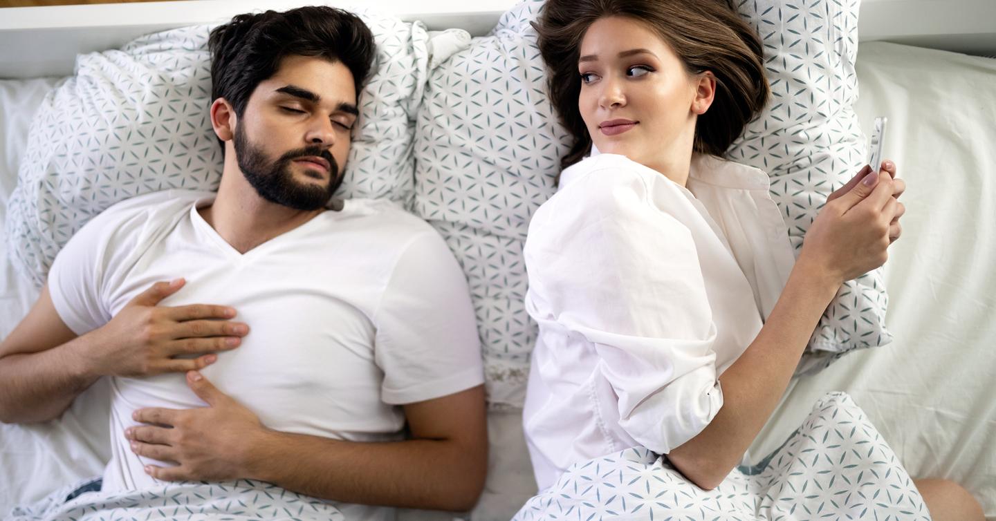 Man Fought With Wife Because She Preferred Cuddling a Pillow Instead of Him