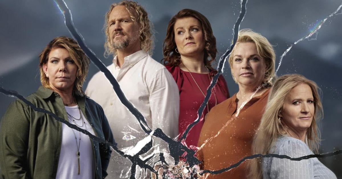 Meri, Kody, Robyn, Janelle, and Christine Brown pose for 'Sister Wives' Season 19 promo