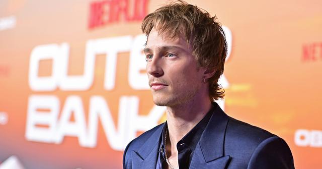 Drew Starkey on the red carpet for the 'Outer Banks' premiere.