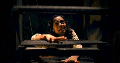 Джорджина Кембъл като Тес Маршал