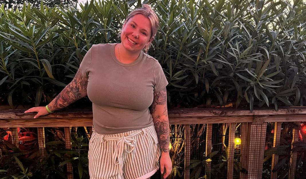 Kailyn Lowry standing outside on a deck during a family vacation