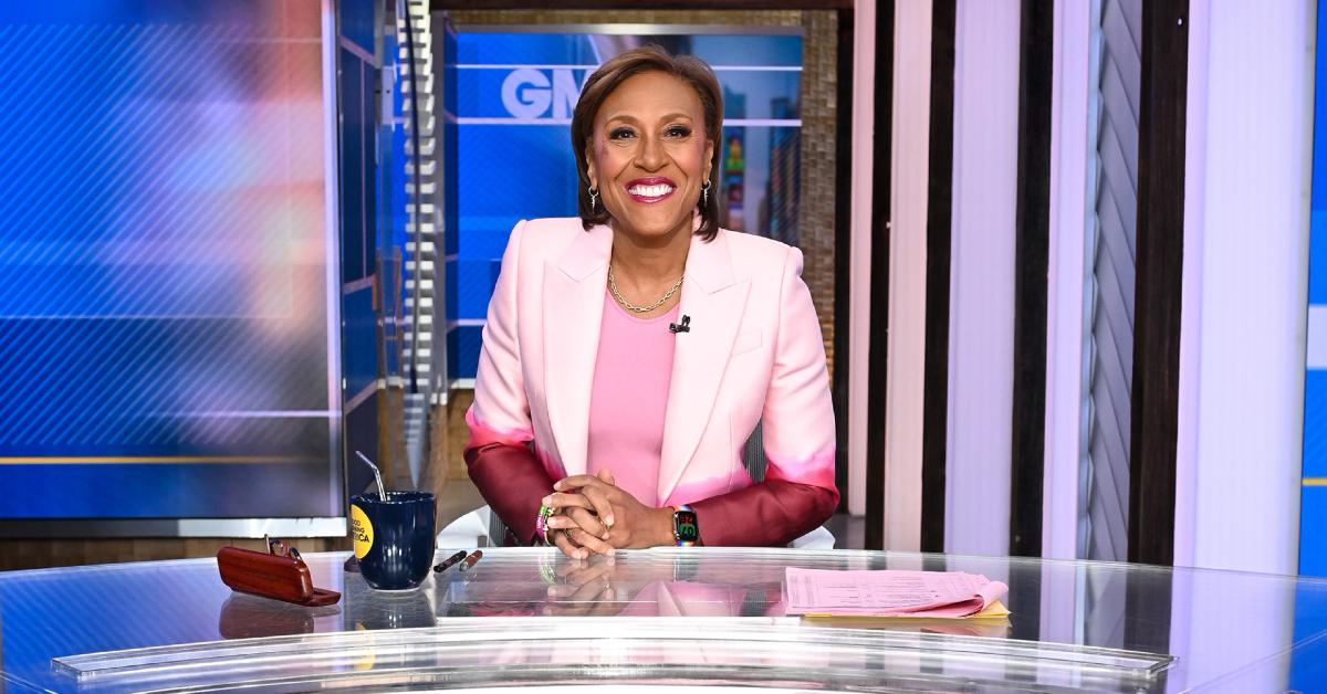 Robin Roberts smiles at her desk on 'Good Morning America' on Nov. 23, 2021.