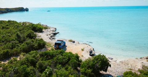 A photo of a blue jeep on a cliff overlooking the ocean in Season 6 of ‘Too Hot to Handle.’