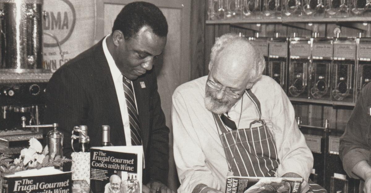 Philadelphia Mayor Wilson Goode (L) with Jeff Smith, The Frugal Gourmet (R) in 1986