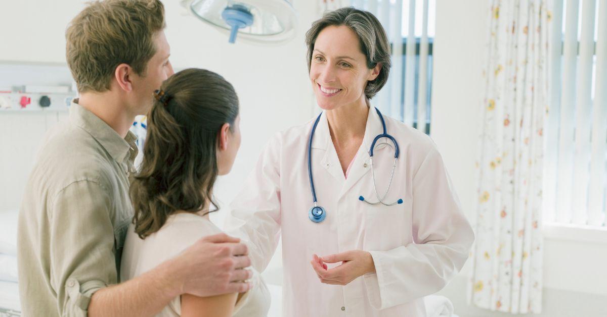 pregnant couple talking to nurse