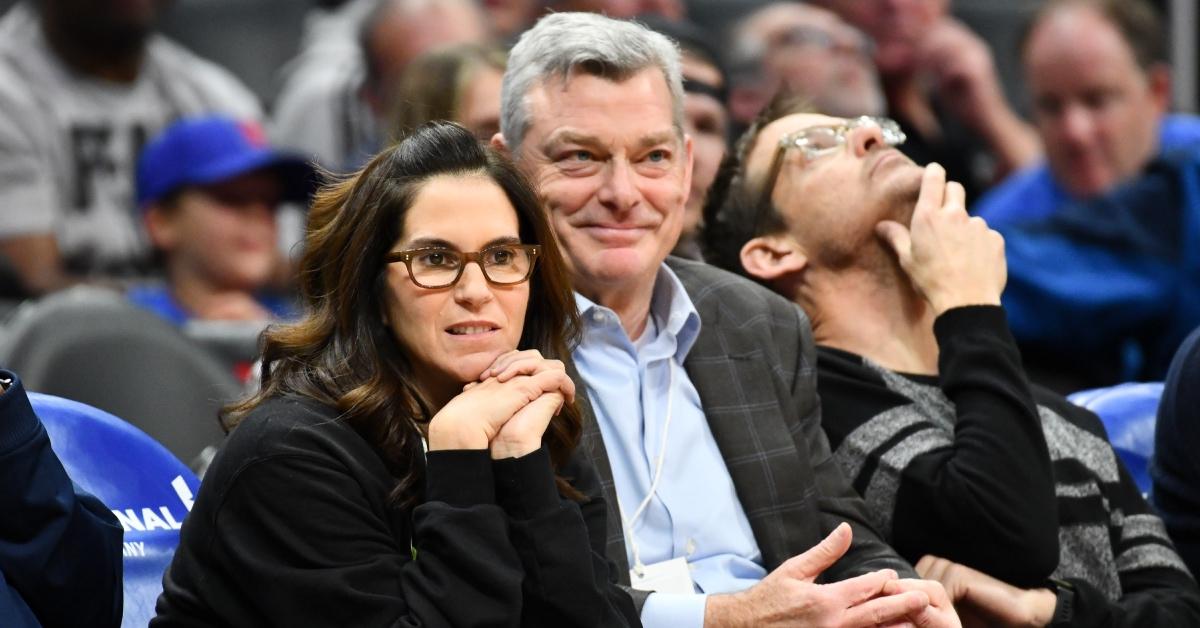 Jami Gertz and her husband attend a basketball game.