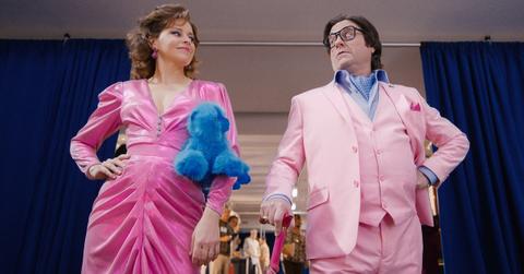 Elizabeth Banks and Zach Galifianakis in 'The Beanie Bubble'