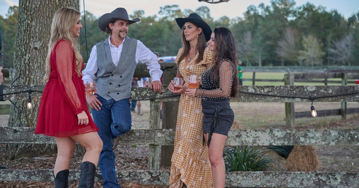 Cassidy Jo, Allen, Rebecca, and Khelsi have drinks at a barn dance on 'Farmer Wants a Wife'