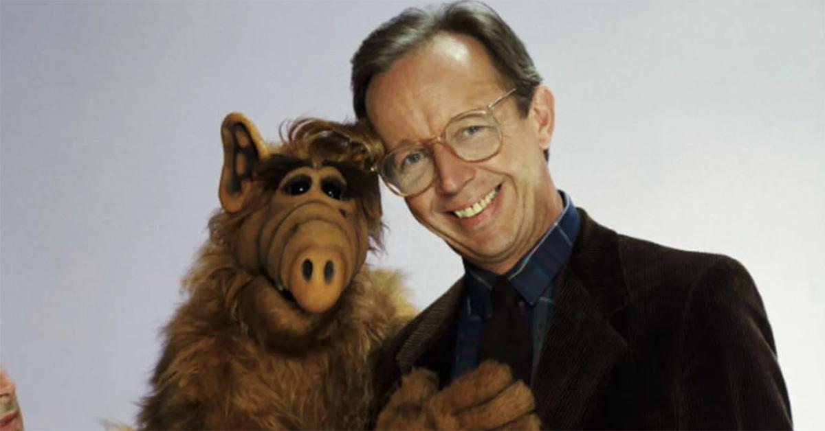 Max Wright posing with Alf. 