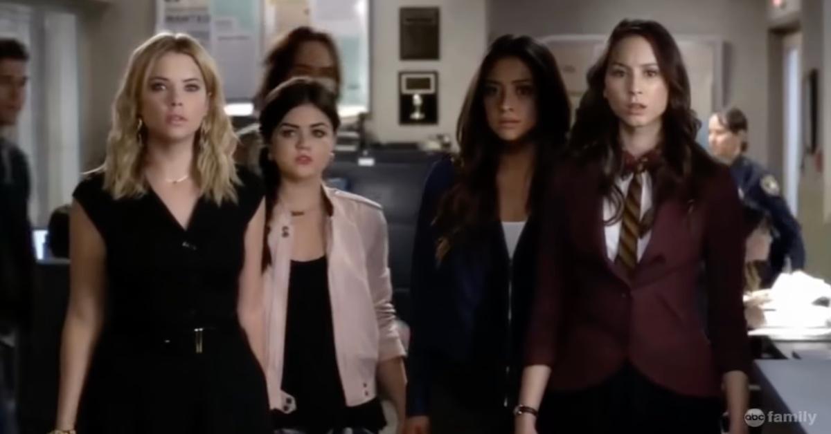 Hanna, Aria, Emily, and Spencer watching Mona confess