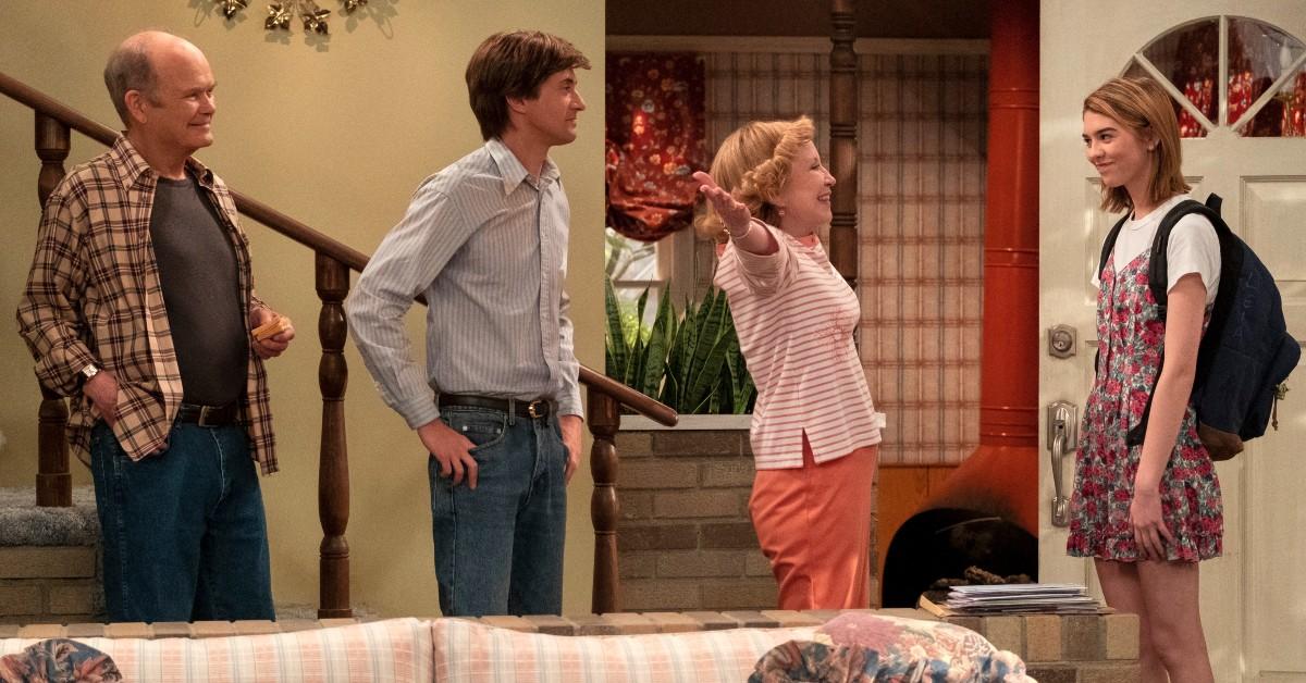 (L-R) Kurtwood Smith as Red Foreman, Topher Grace as Eric Forman, Debra Jo Rupp as Kitty Forman, Callie Haverda as Leia Forman