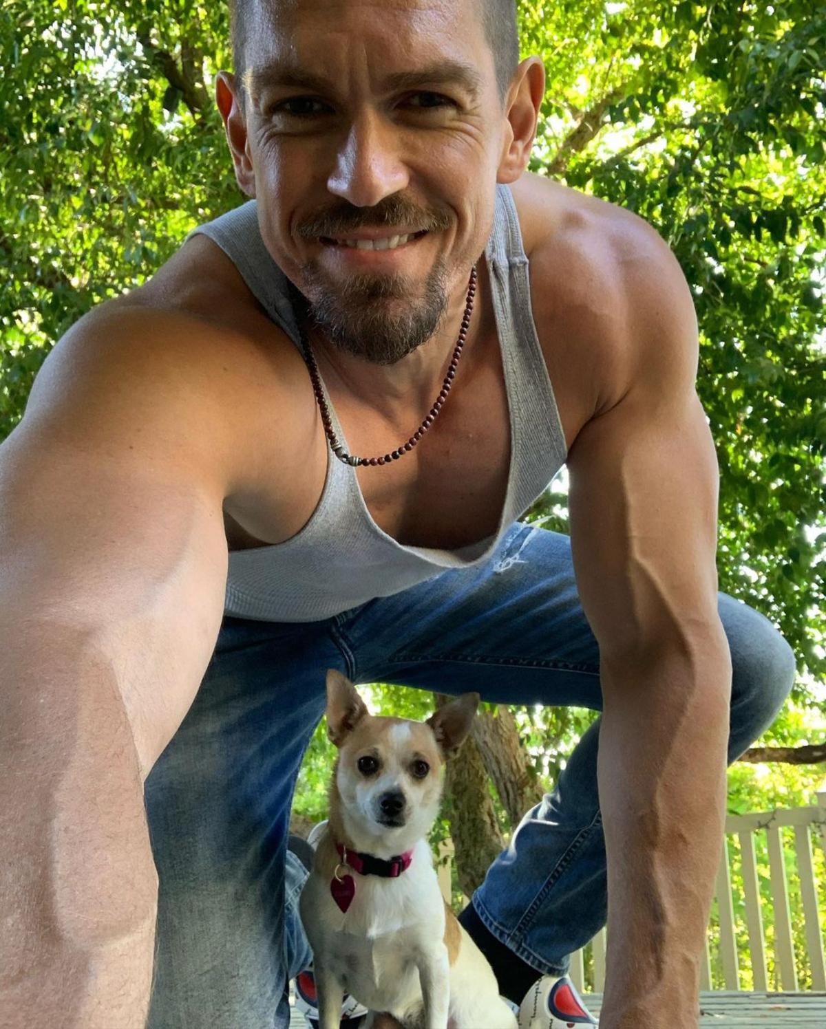 Steve Howey Credits His Weight Loss To Prepping For Stunt Sex Scenes