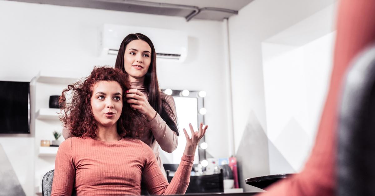 woman and hairstylist