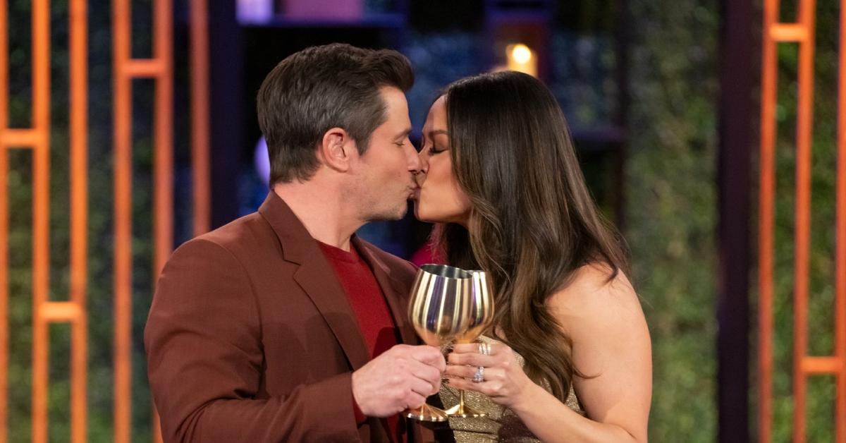 (l-r): 'Love Is Blind' hosts Nick and Vanessa Lachey at the Season 8 reunion
