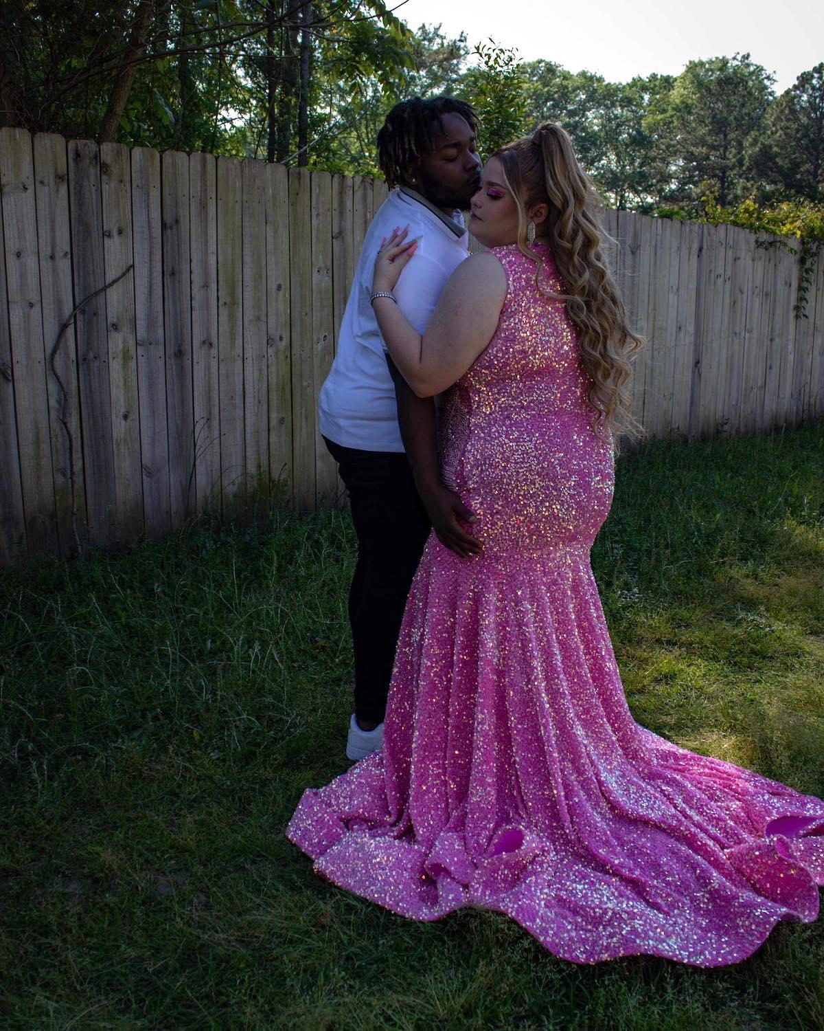 Alana Thompson and her boyfriend Dralin Carswell embracing while dressed in prom attire