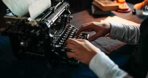 16-typewriter-1557763199140.jpg