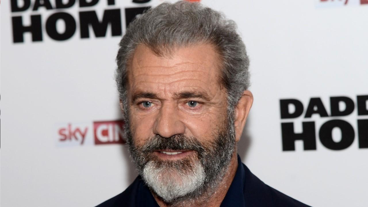 Mel Gibson arrive à la première britannique de 