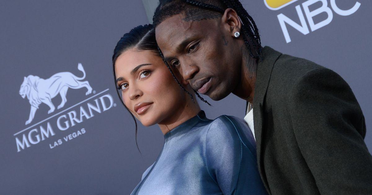   Kylie Jenner et Travis Scott assistent aux Billboard Music Awards 2022 le 15 mai 2022
