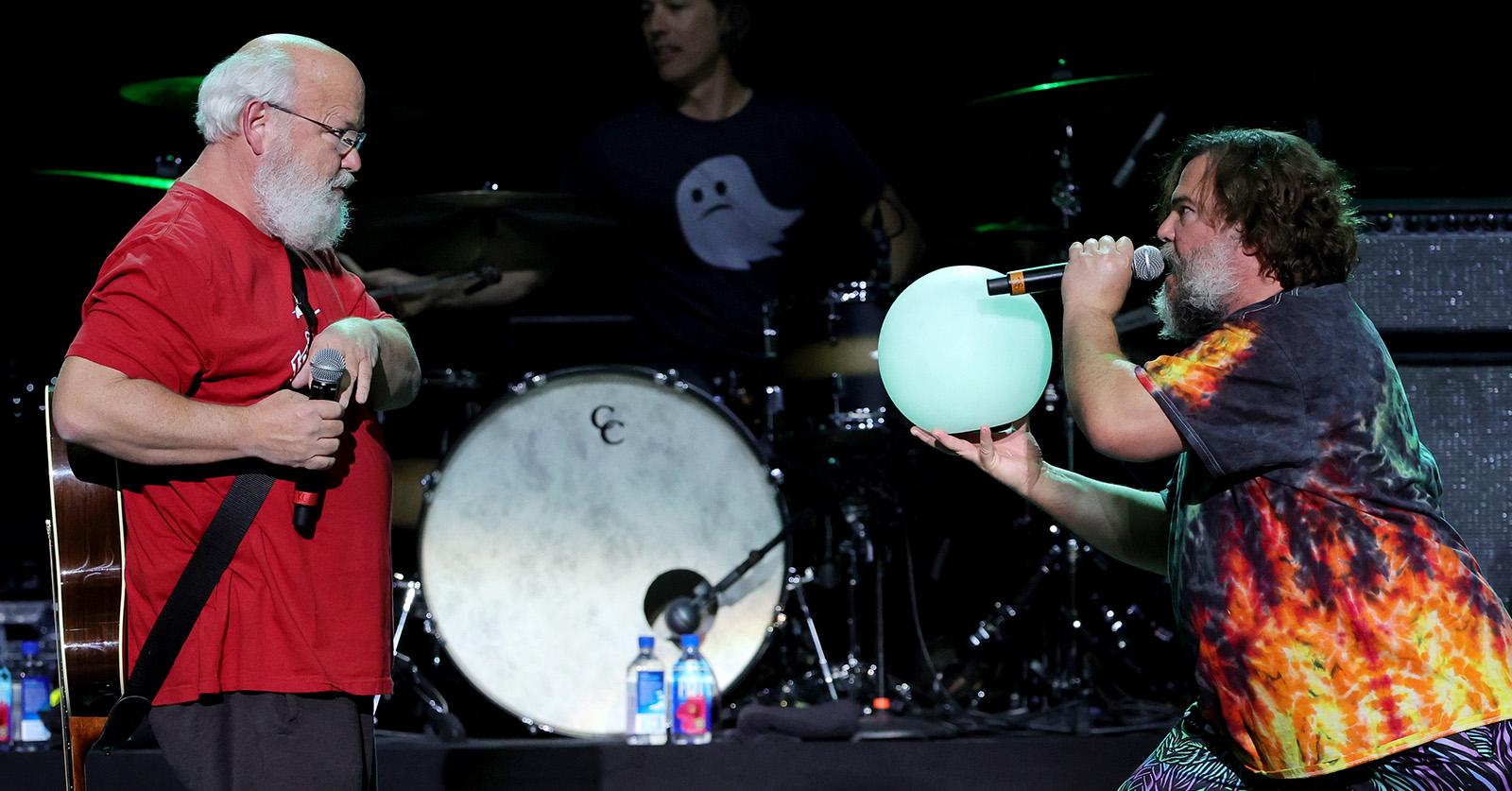 tenacious d onstage