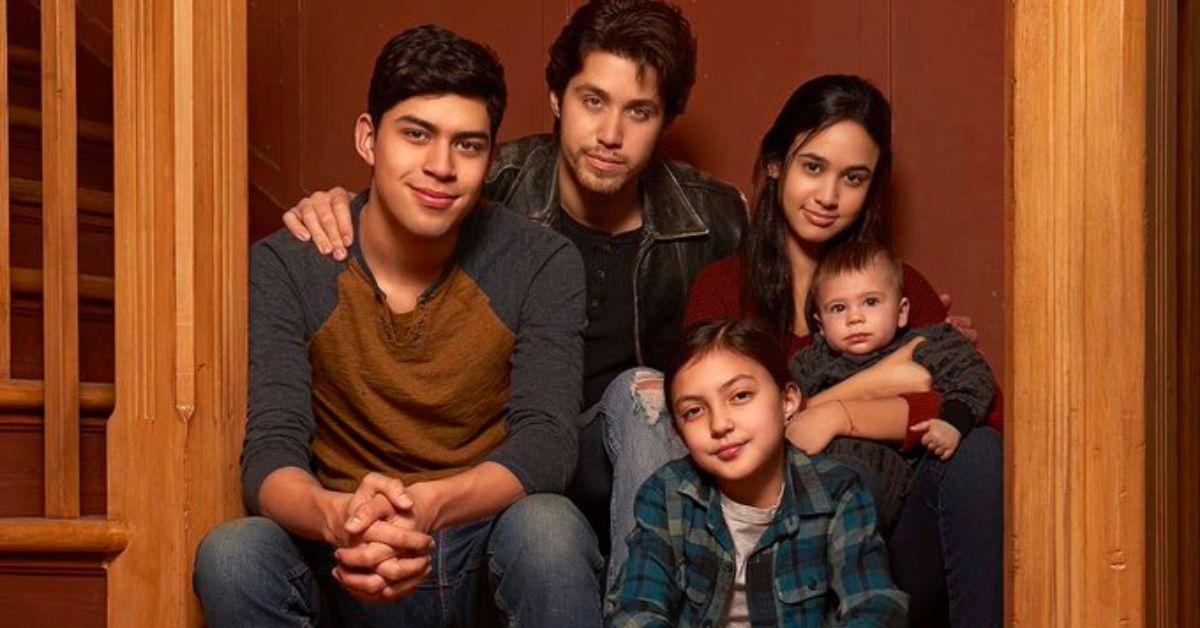 (l-r): Niko Guardado, Brandon Larracuente, Emily Tosta, and Elle Paris Legaspi posing for 'Party of Five' Season 1.