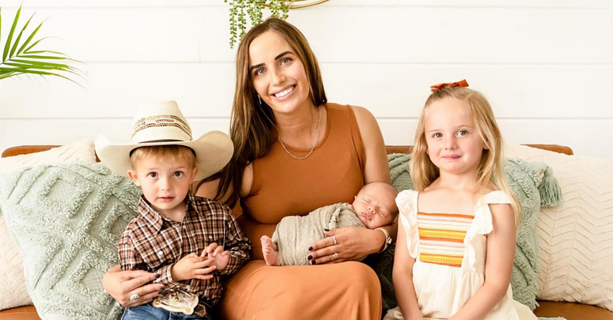 Kallie Wright (center) and her three children