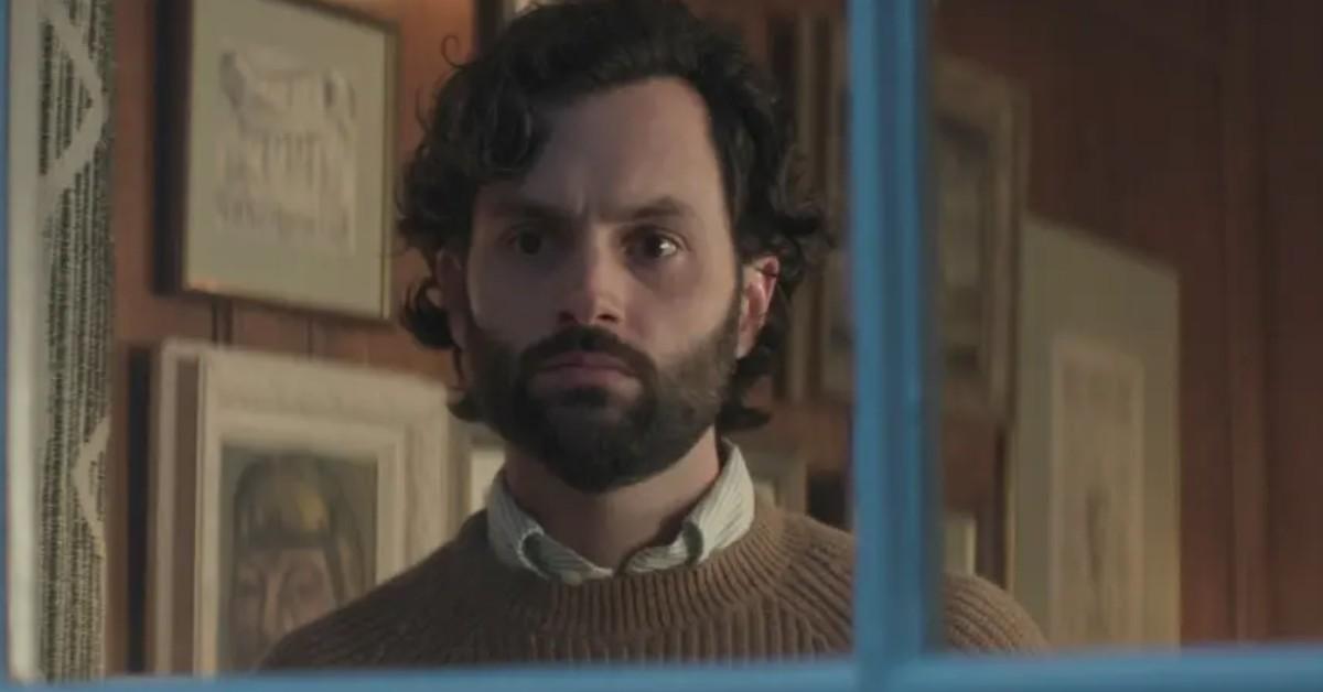 Joe (Penn Badgley) 