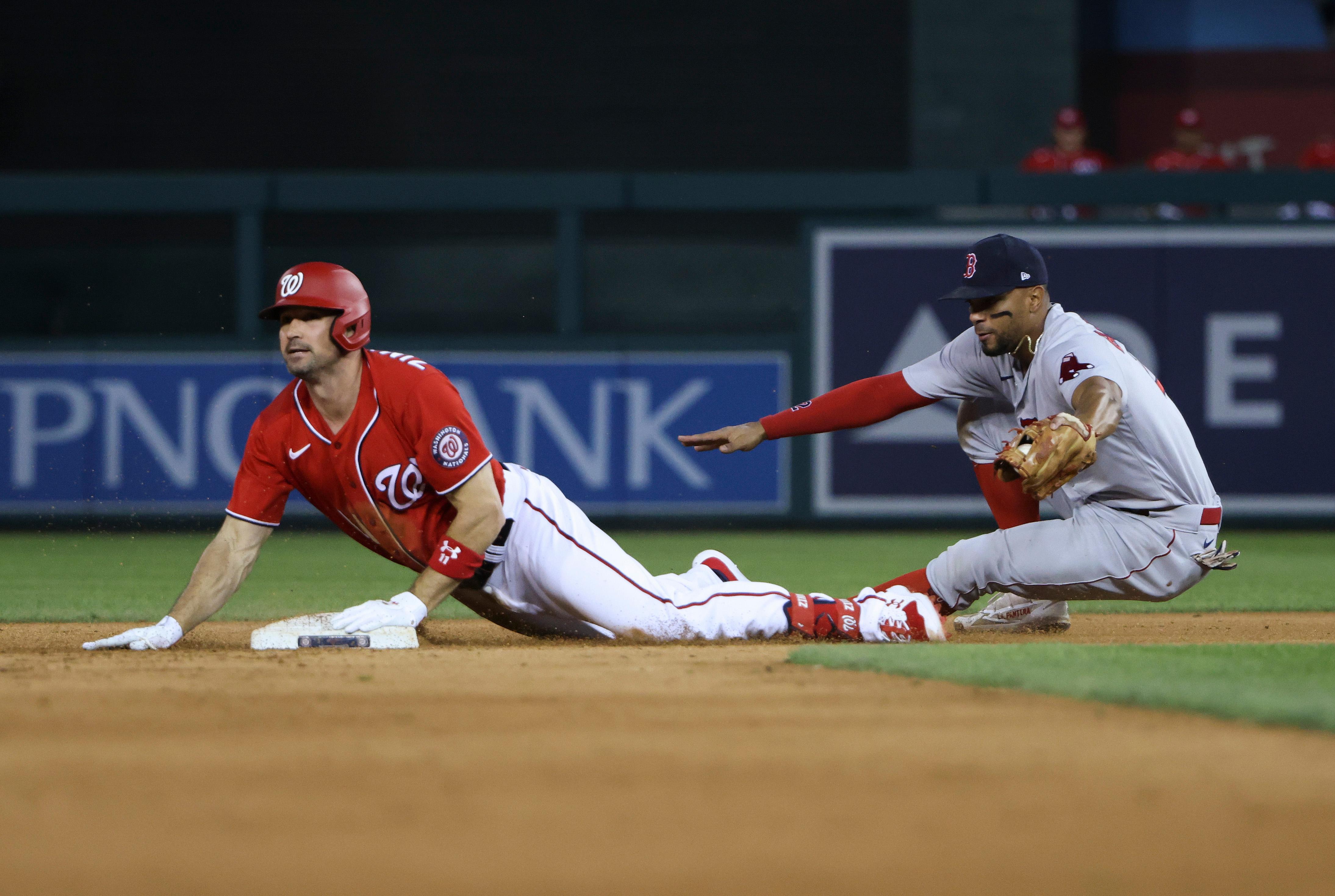 MLB playoffs: Why runners wear oven mitt gloves on base