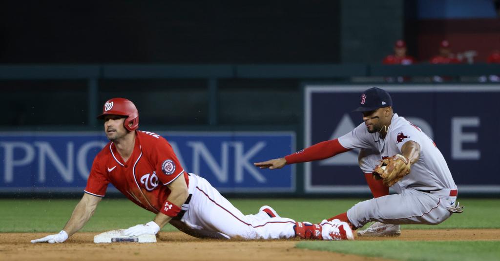 why-do-baseball-players-wear-mitts-what-is-a-sliding-mitt