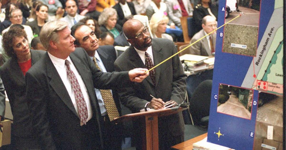 Los Angeles Police Detective Philip Vannatter points to the blood drops found at O.J. Simpson's estate during testimony in Los Angeles 