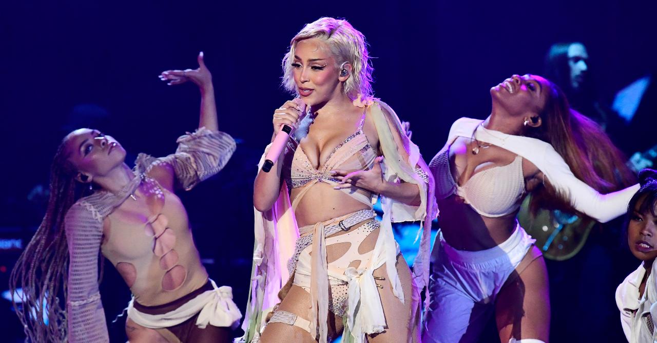 Why Do Singers Wear Earpieces? Here's the Surprising Reason